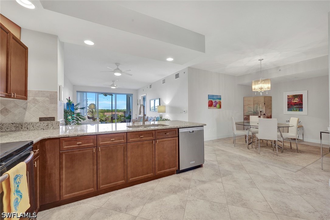 3 Bed Waterfront Home for Sale in The Carlysle, photo 13