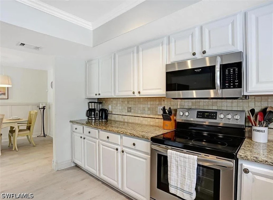 3 Bed Pool Home for Sale in Naples Park, photo 13