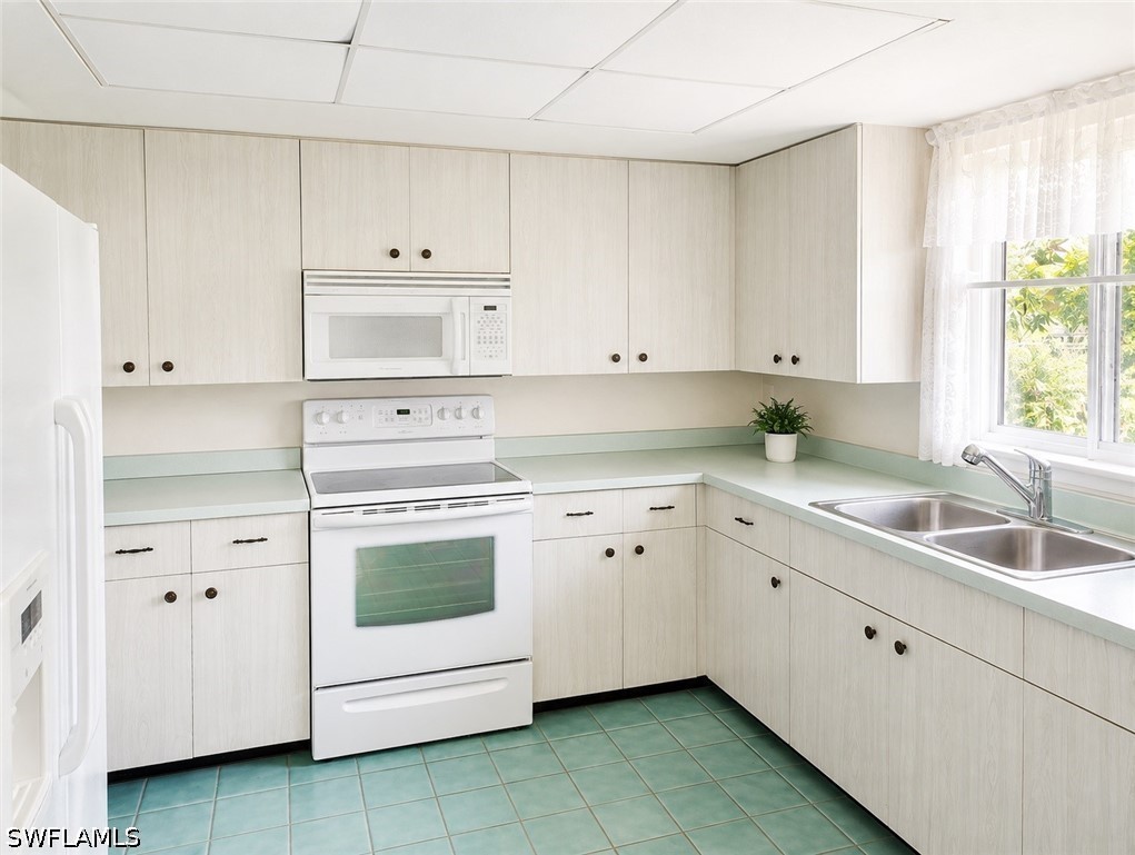 2 Bed SingleFamilyResidence for Sale in Fort Myers, photo 13