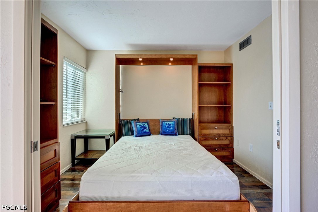 1 Bed Waterfront Home for Sale in Fort Myers, photo 13