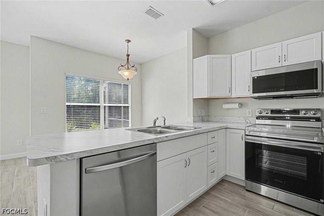2 Bed Waterfront Home for Sale in Fort Myers, photo 13