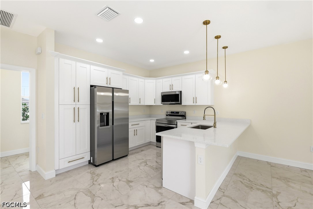 3 Bed SingleFamilyResidence for Sale in Lehigh Acres, photo 13