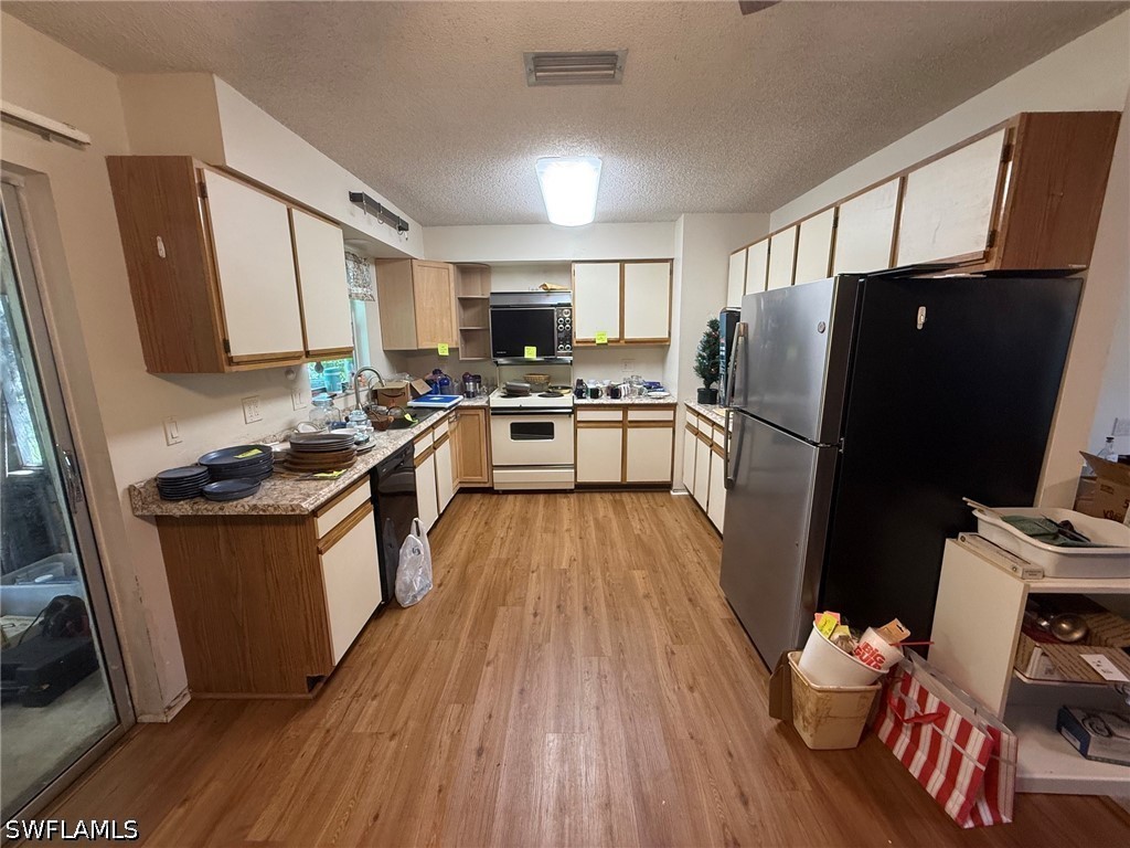 4 Bed SingleFamilyResidence for Sale in Fort Myers, photo 13