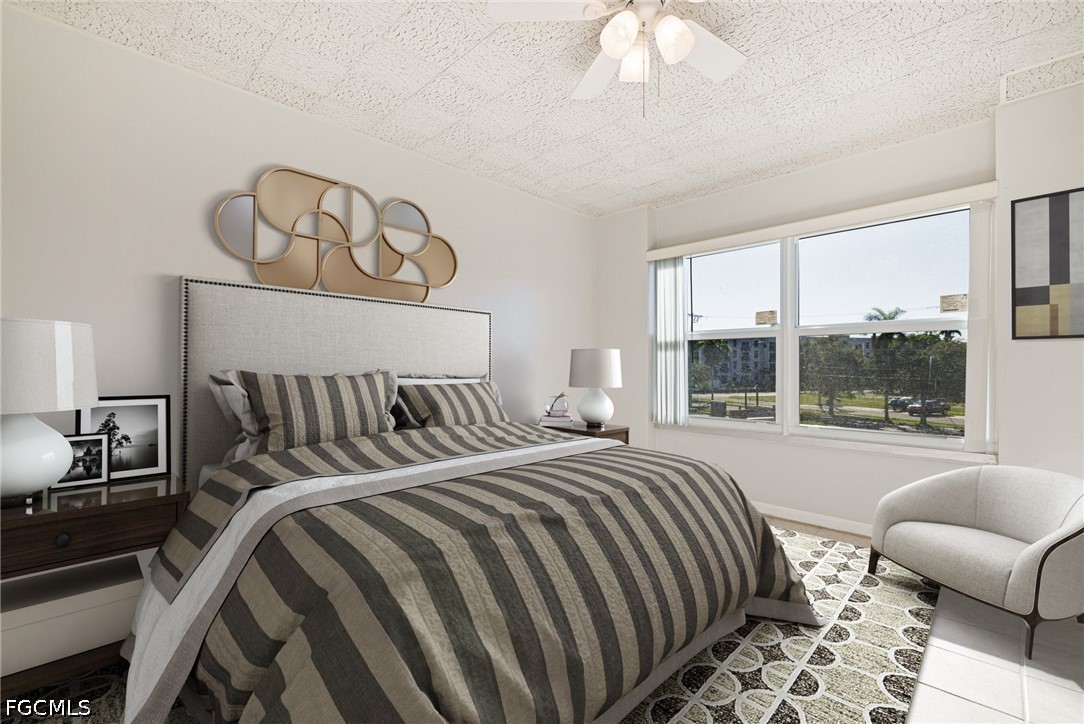 1 Bed Waterfront Home for Sale in Fort Myers, photo 13