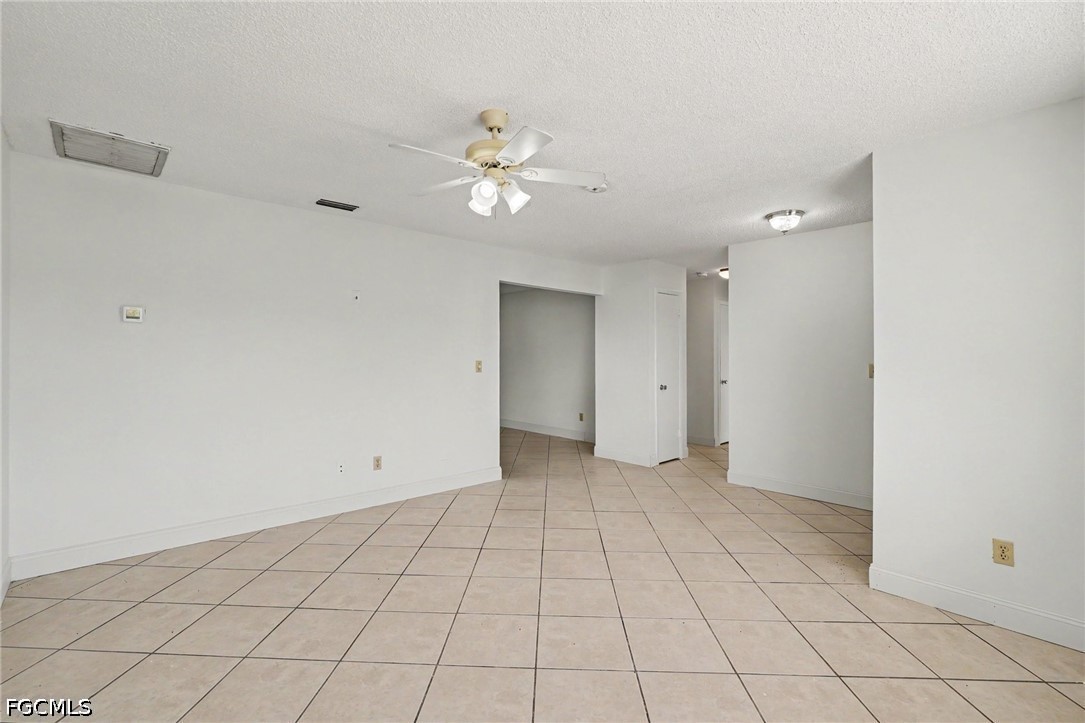 2 Bed SingleFamilyResidence for Sale in Cape Coral, photo 13