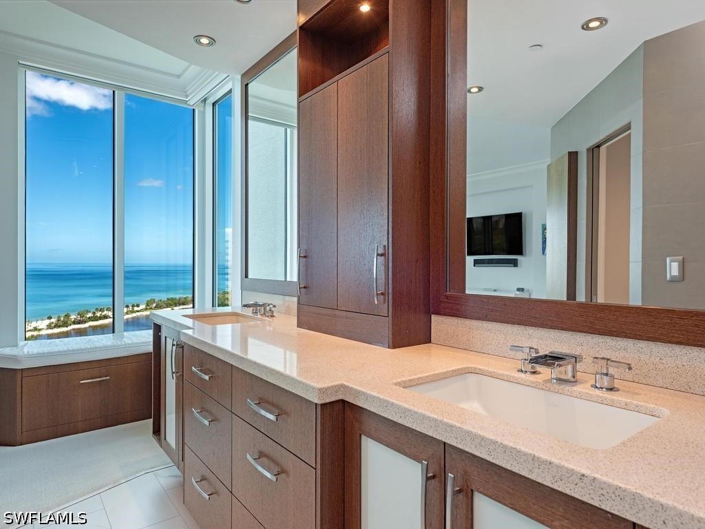 2 Bed Waterfront Home for Sale in Naples, photo 13