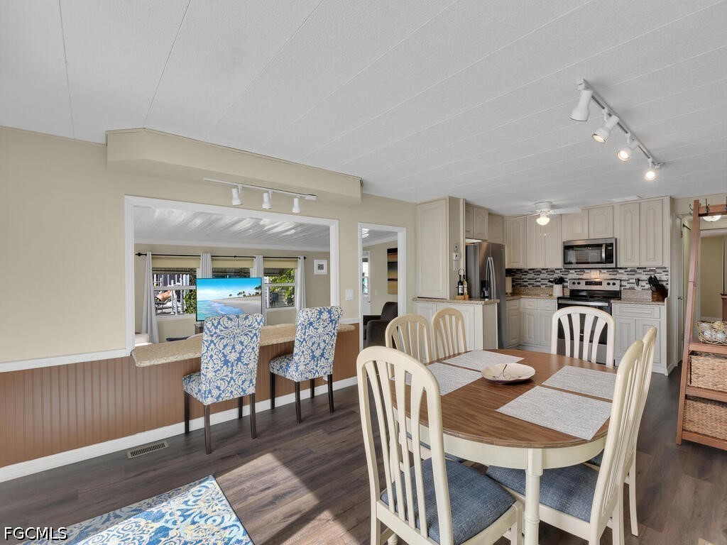 2 Bed Waterfront Home for Sale in Fort Myers, photo 13