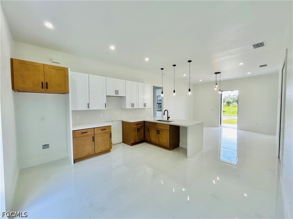 4 Bed SingleFamilyResidence for Sale in Lehigh Acres, photo 13