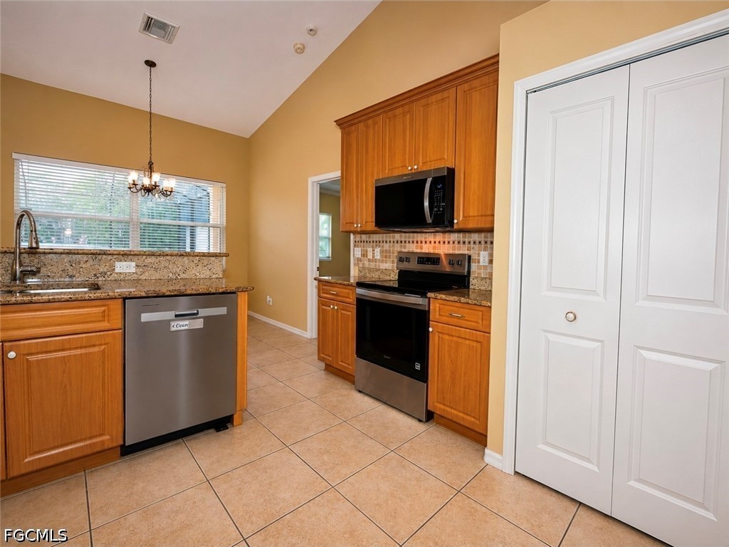 3 Bed Pool Home for Sale in Cape Coral, photo 13
