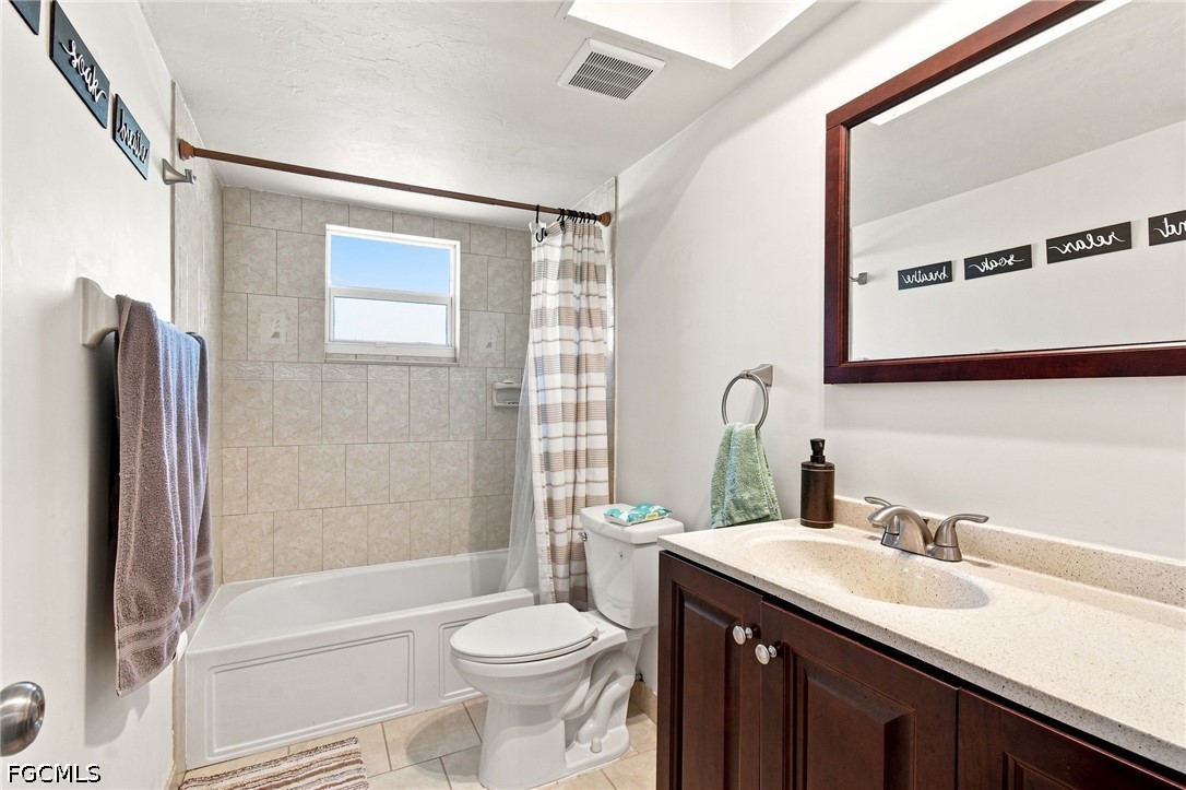3 Bed Waterfront Home for Sale in Cape Coral, photo 13