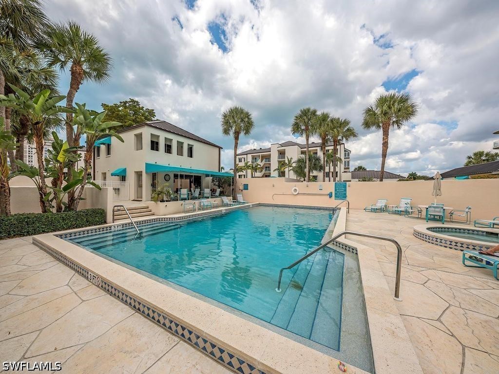 2 Bed Condominium for Sale in Naples, photo 13