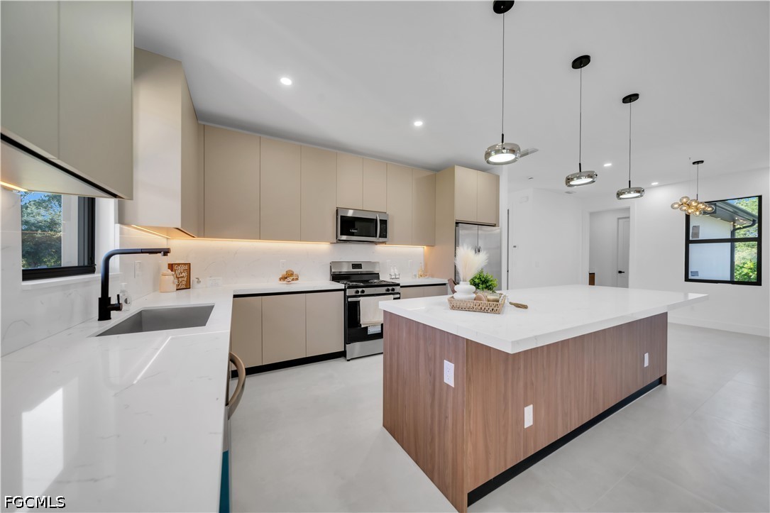 4 Bed SingleFamilyResidence for Sale in Lehigh Acres, photo 13
