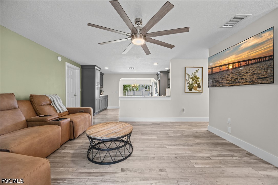 3 Bed SingleFamilyResidence for Sale in Caloosa View, photo 13