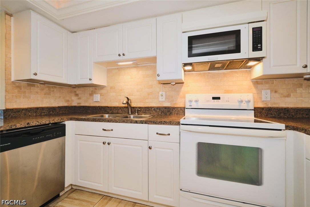 2 Bed Waterfront Home for Sale in Cape Coral, photo 13