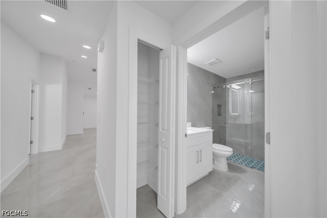 6 Bed Duplex for Sale in Lehigh Estates, photo 13