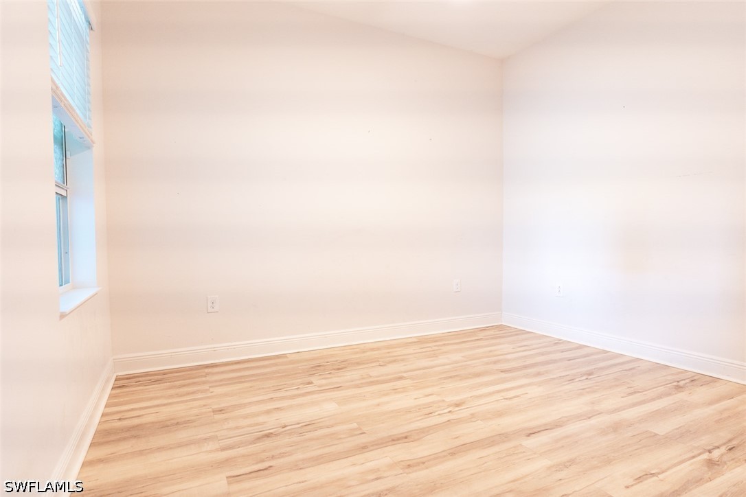 2 Bed Attached for Sale in Naples, photo 13