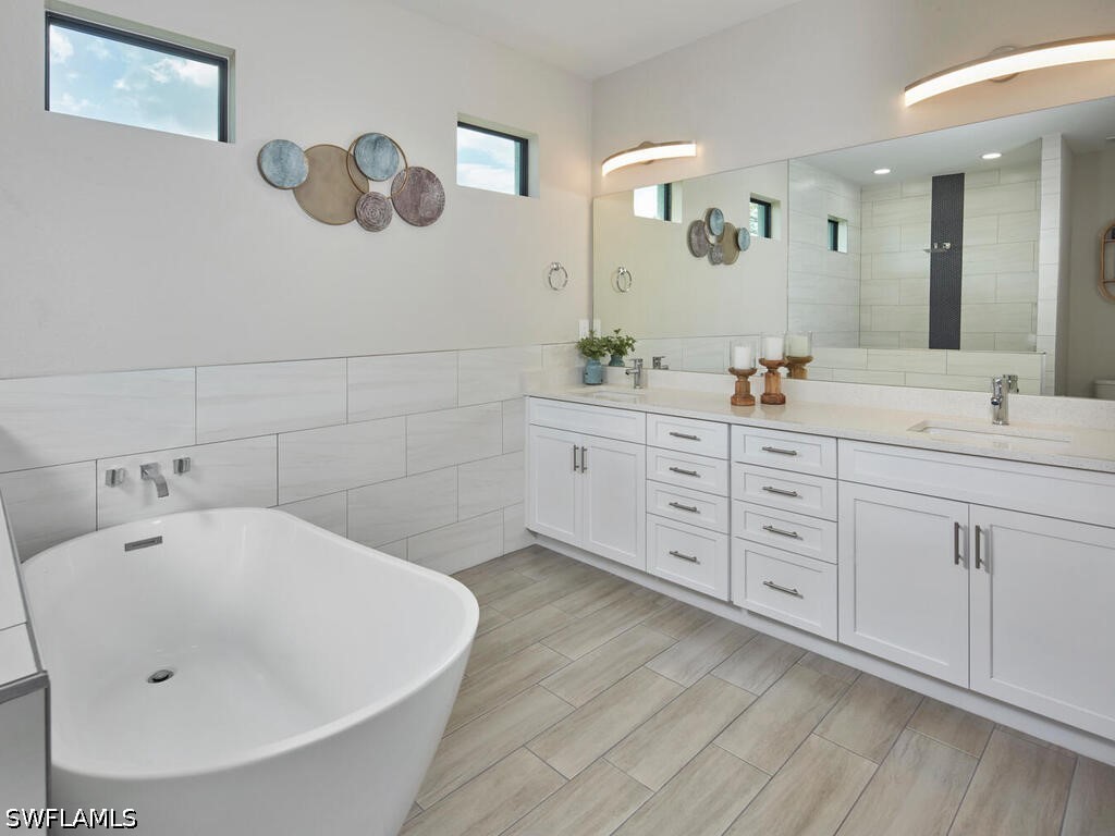 4 Bed SingleFamilyResidence for Sale in El Dorado Acres, photo 13