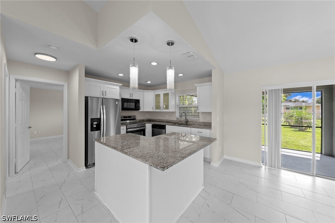3 Bed SingleFamilyResidence for Sale in Cape Coral, photo 13