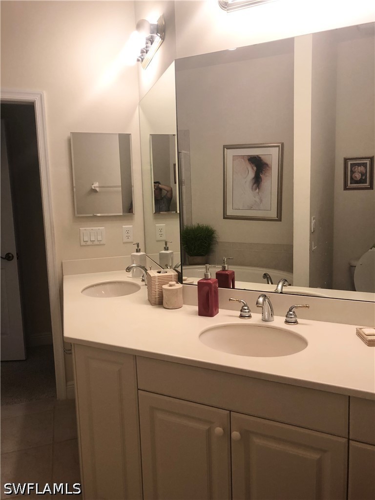 2 Bed Waterfront Home for Sale in Fort Myers, photo 13