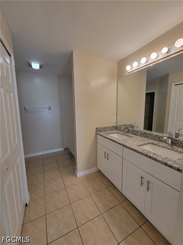 4 Bed SingleFamilyResidence for Sale in Lehigh Acres, photo 13