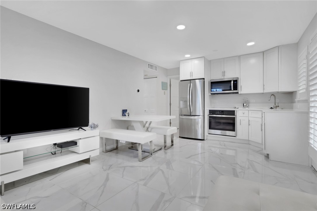 2 Bed Condominium for Sale in Naples, photo 13