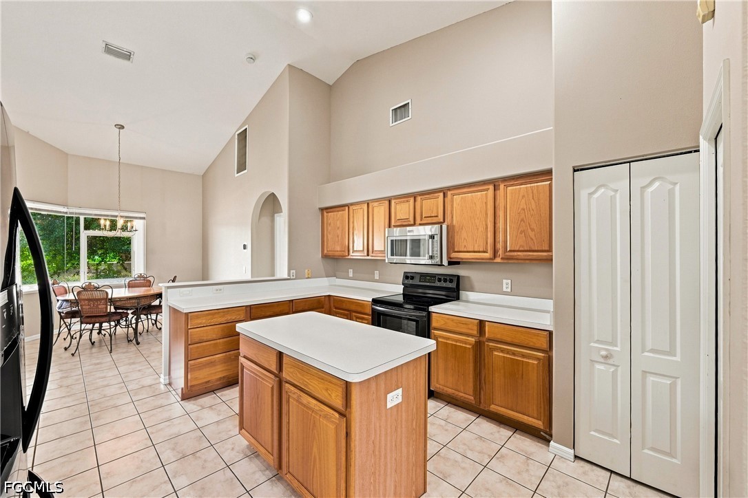 4 Bed SingleFamilyResidence for Sale in Cape Coral, photo 13