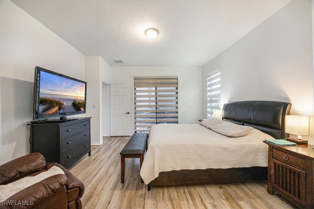 3 Bed SingleFamilyResidence for Sale in Silverwood, FL — photo 14