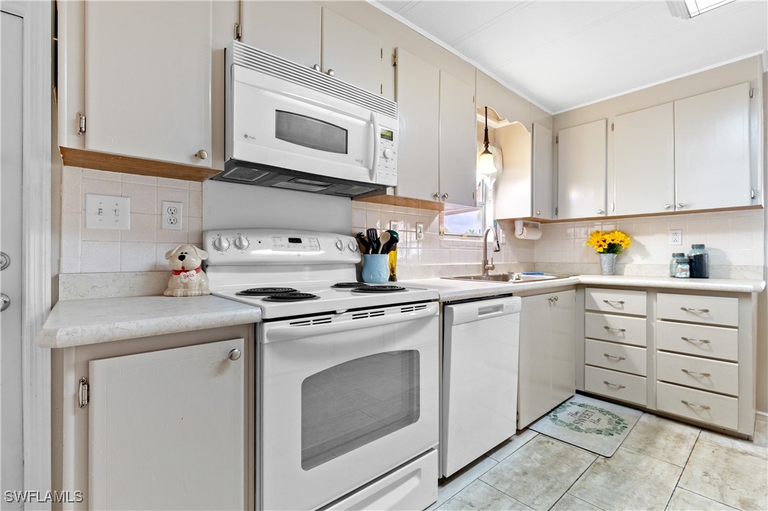 2 Bed ManufacturedHome for Sale in Carriage Village, FL — photo 14