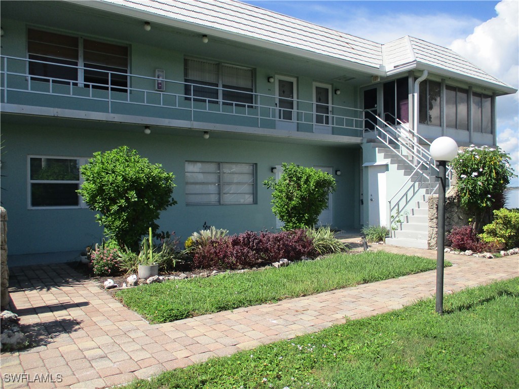 1 Bed Waterfront Home for Sale in Fort Myers, FL, $99,000 — photo 14