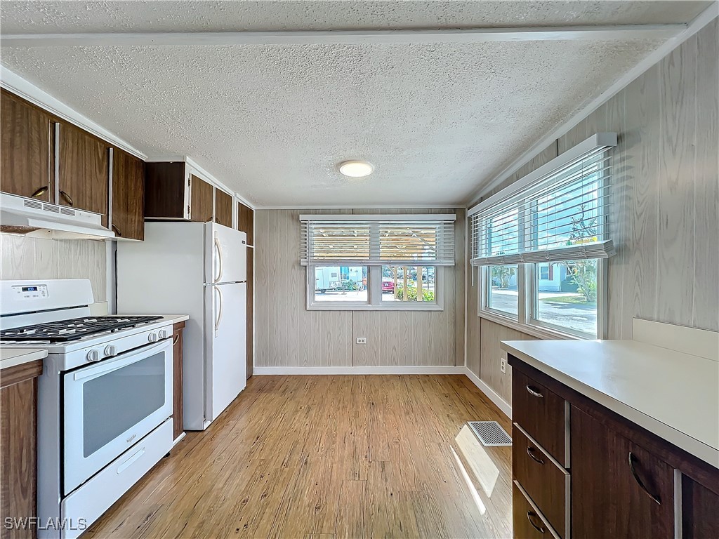 2 Bed ManufacturedHome for Sale in Mobile Manor, FL, $75,000 — photo 14