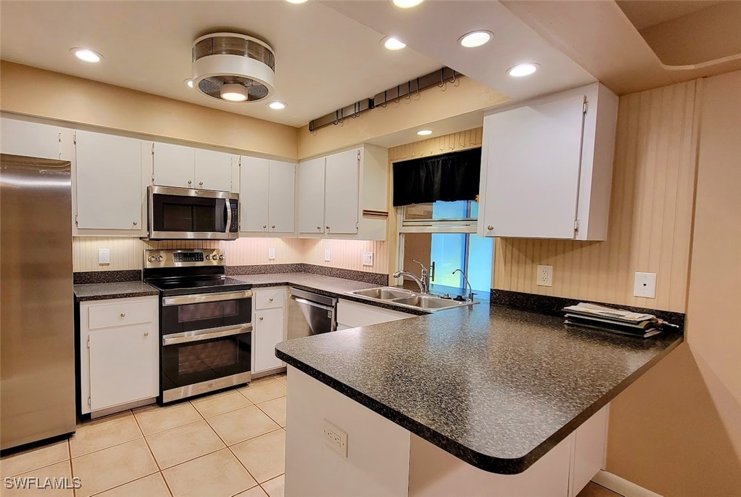 3 Bed SingleFamilyResidence for Sale in Port Labelle, FL — photo 14