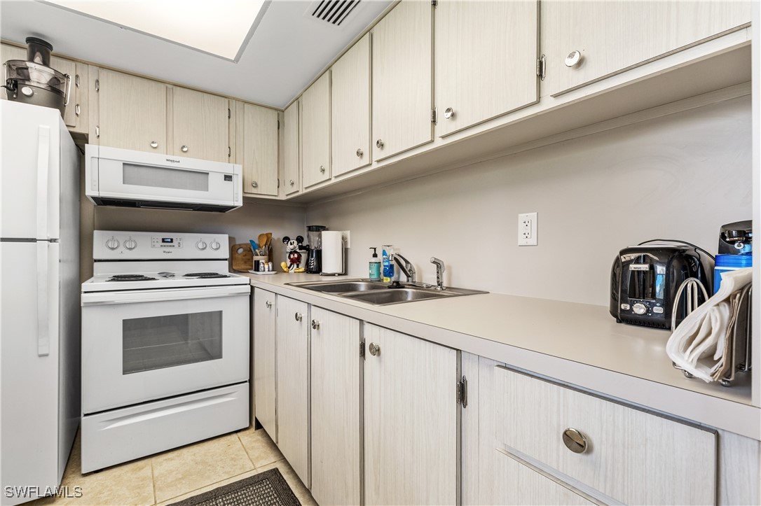 2 Bed Pool Home for Sale in Tropic Terrace, photo 14
