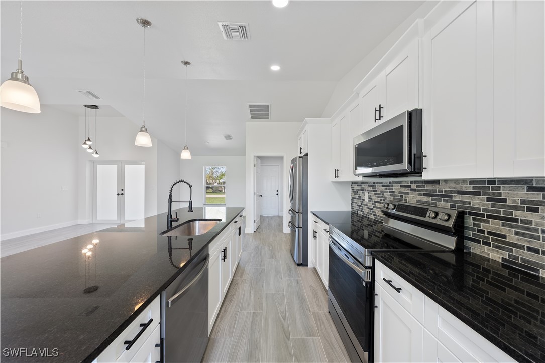 3 Bed SingleFamilyResidence for Sale in Wheelers Subd, FL — photo 14