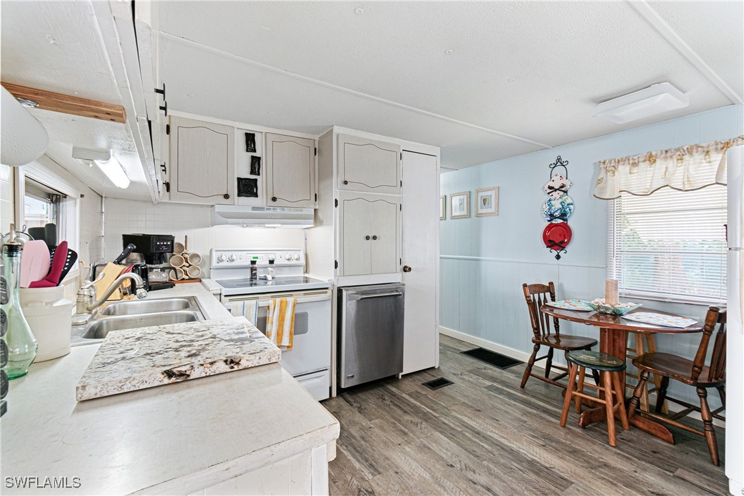 2 Bed ManufacturedHome for Sale in Fort Myers, FL, $80,000 — photo 14
