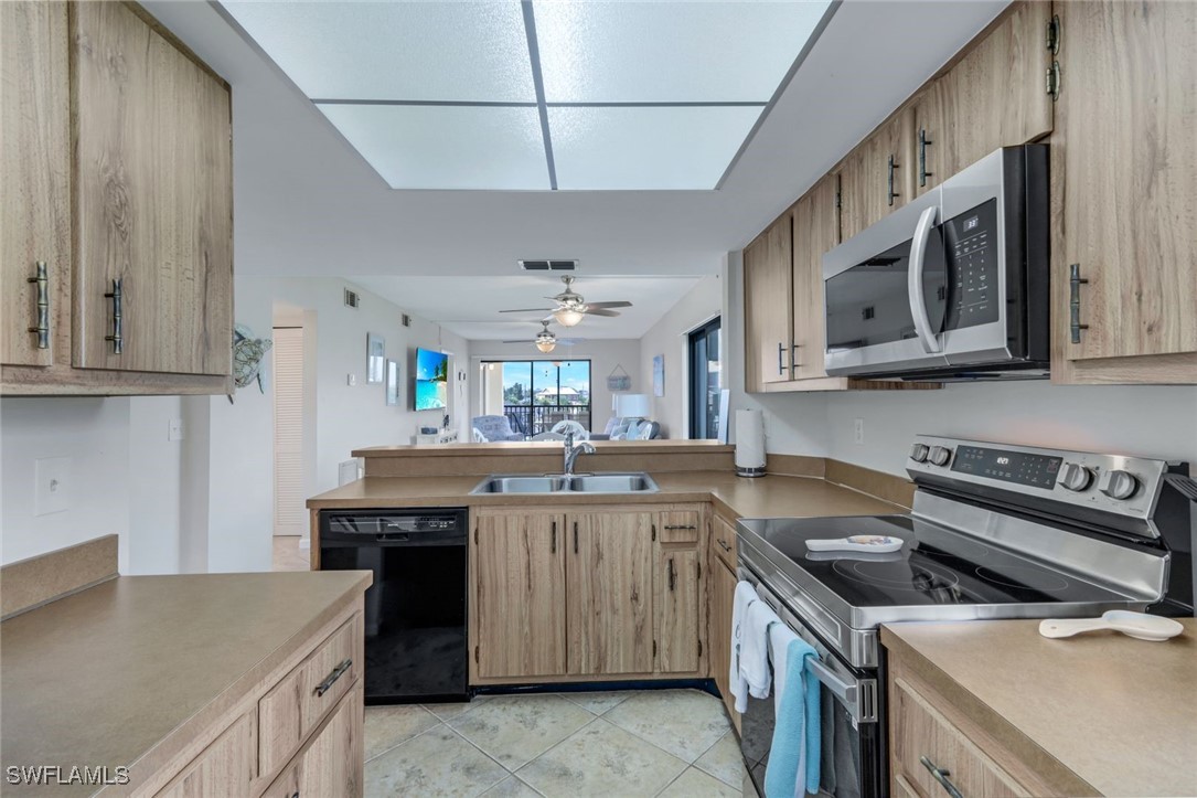 2 Bed Condominium for Sale in Fort Myers Beach, FL, $350,000 — photo 14