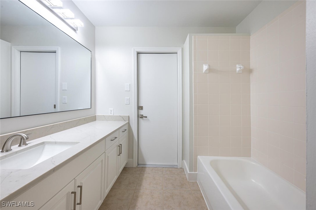 4 Bed SingleFamilyResidence for Sale in Naples, photo 14