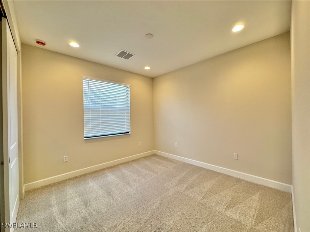 3 Bed SingleFamilyResidence for Sale in Valencia Harbor, FL — photo 14