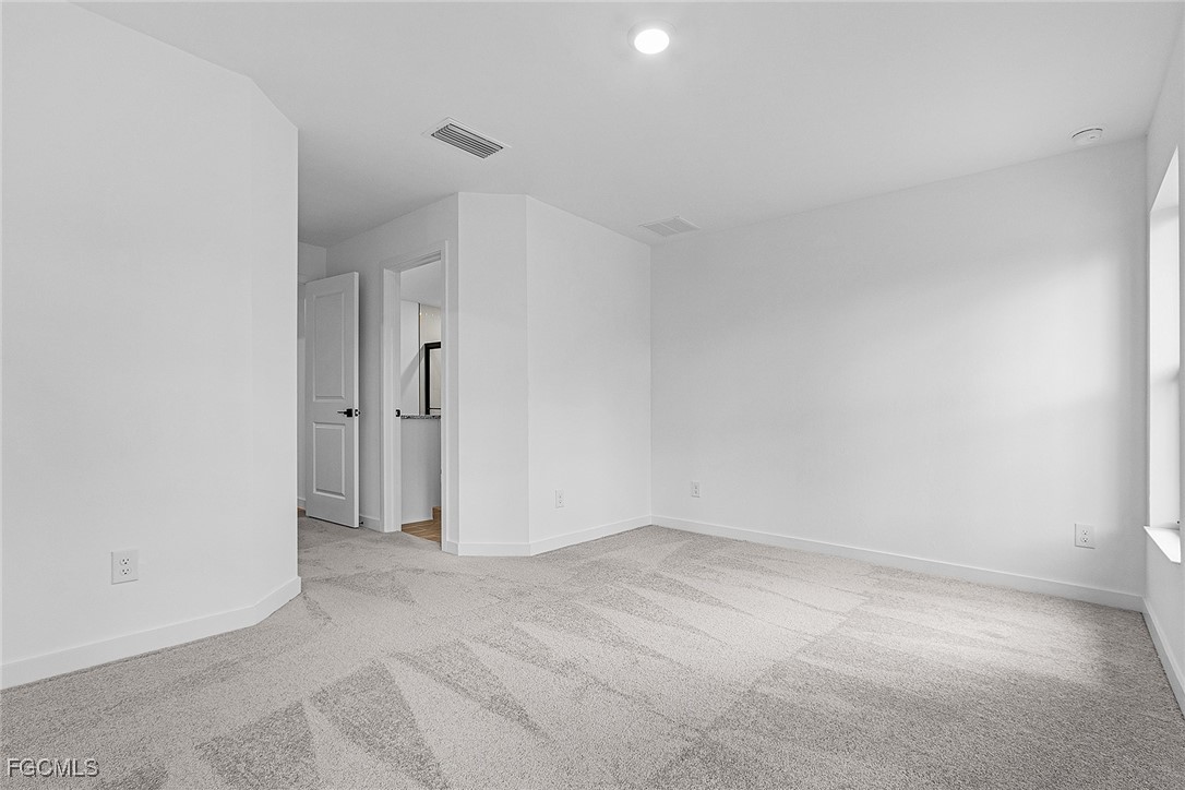 3 Bed SingleFamilyResidence for Sale in Mirror Lakes, photo 14