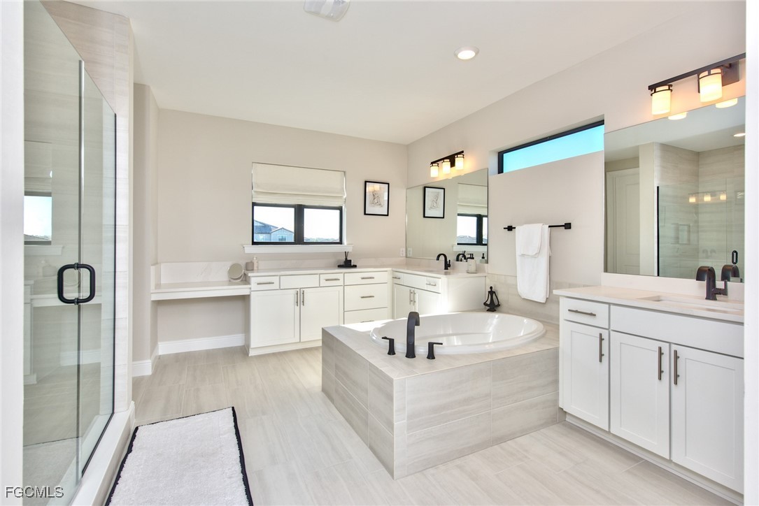 4 Bed SingleFamilyResidence for Sale in Estero, photo 14