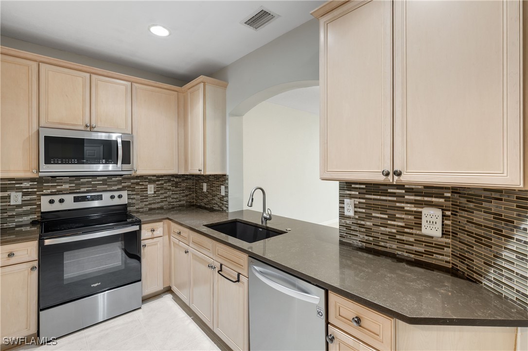 3 Bed Townhouse for Sale in Colonnade At Forum, FL, $299,999 — photo 14