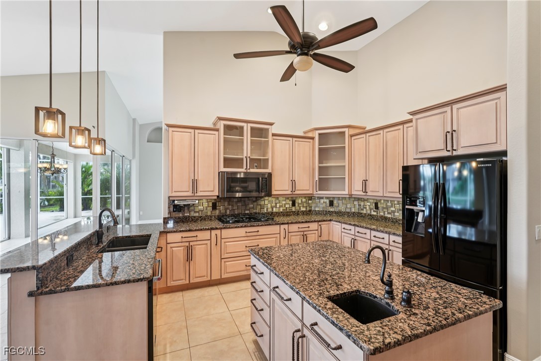 3 Bed Pool Home for Sale in Cape Coral, photo 14
