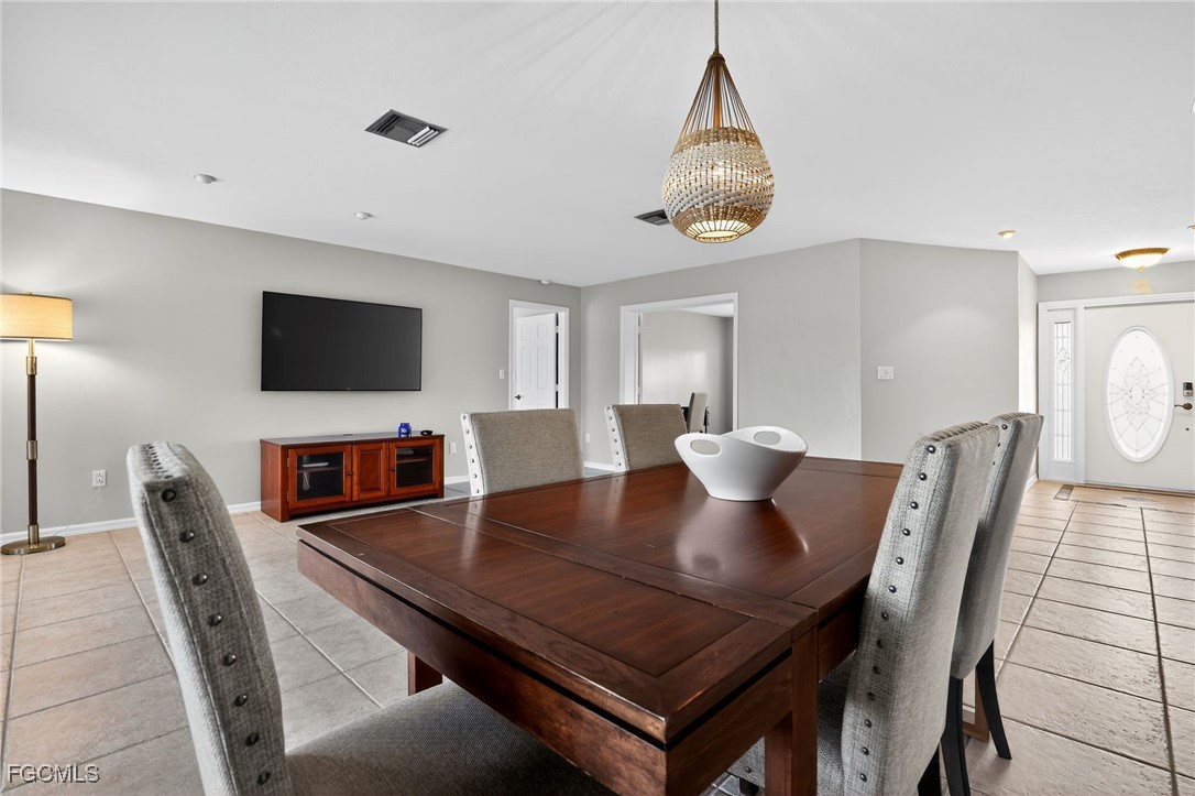 3 Bed Pool Home for Sale in Spanish Wells, photo 14