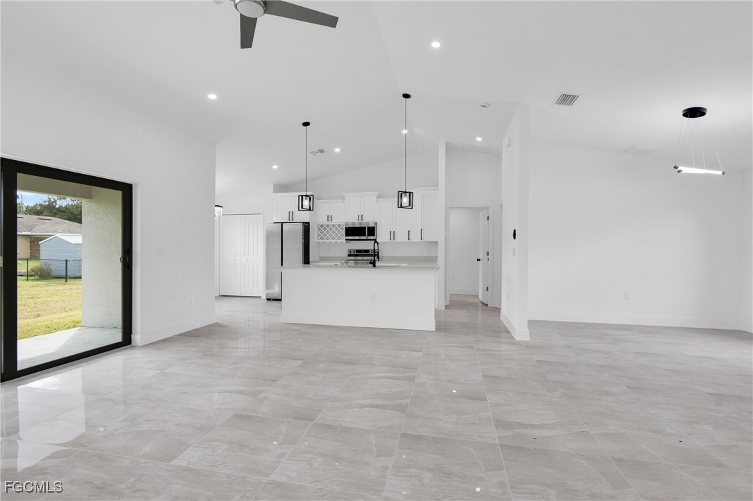 3 Bed SingleFamilyResidence for Sale in Lehigh Acres, photo 14