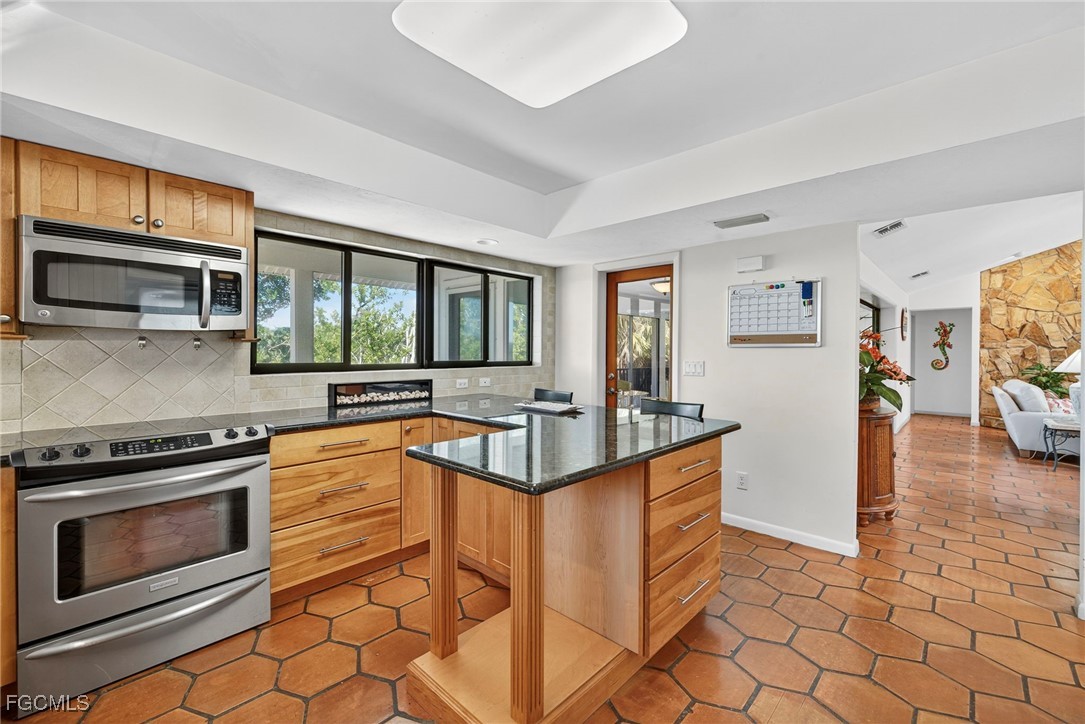 3 Bed Waterfront Home for Sale in Sanibel, FL, $750,000 — photo 14