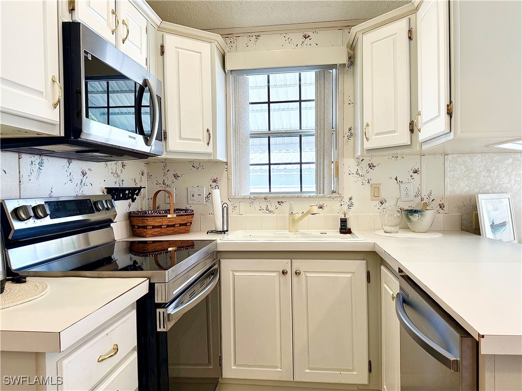 2 Bed ManufacturedHome for Sale in Naples, FL, $145,000 — photo 14