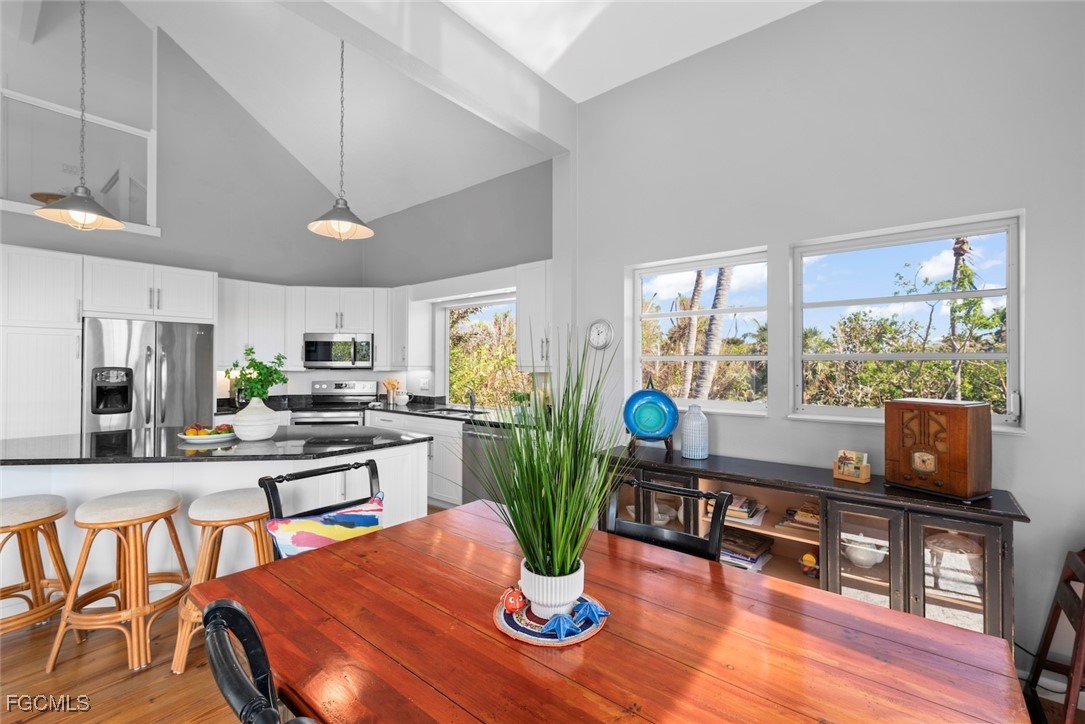 2 Bed Pool Home for Sale in Del Sega, photo 14