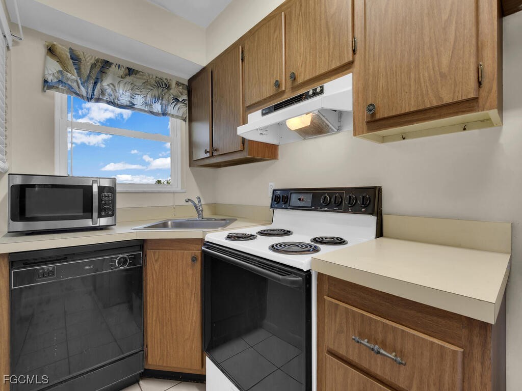 2 Bed Waterfront Home for Sale in Mark I, photo 14