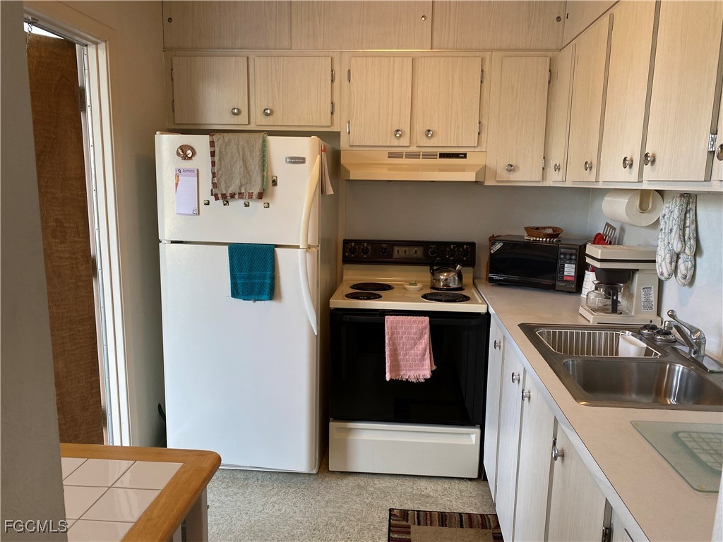 2 Bed Waterfront Home for Sale in Tropic Terrace, photo 14
