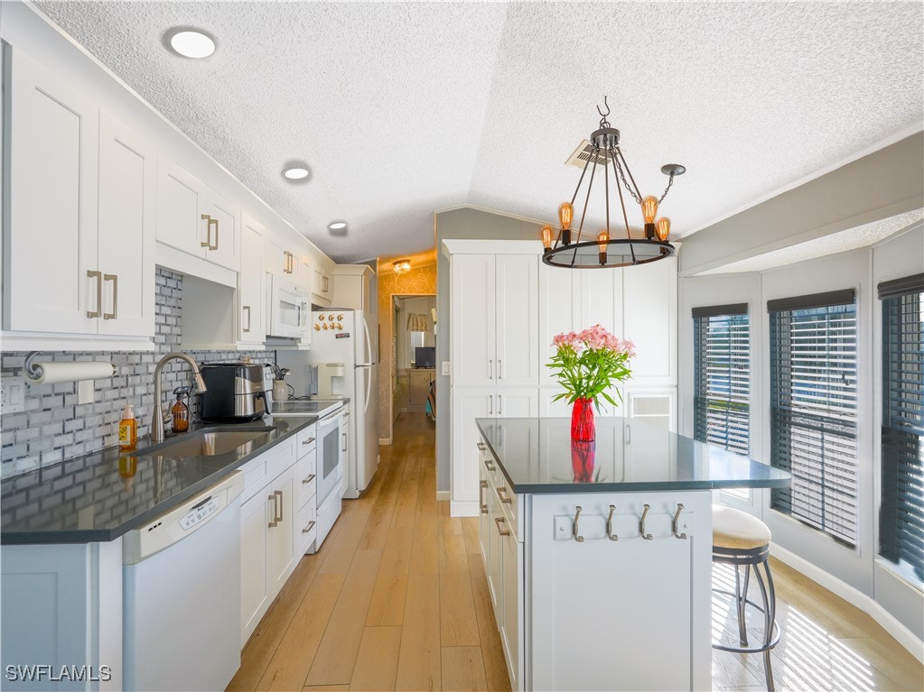 1 Bed Waterfront Home for Sale in Naples, photo 14