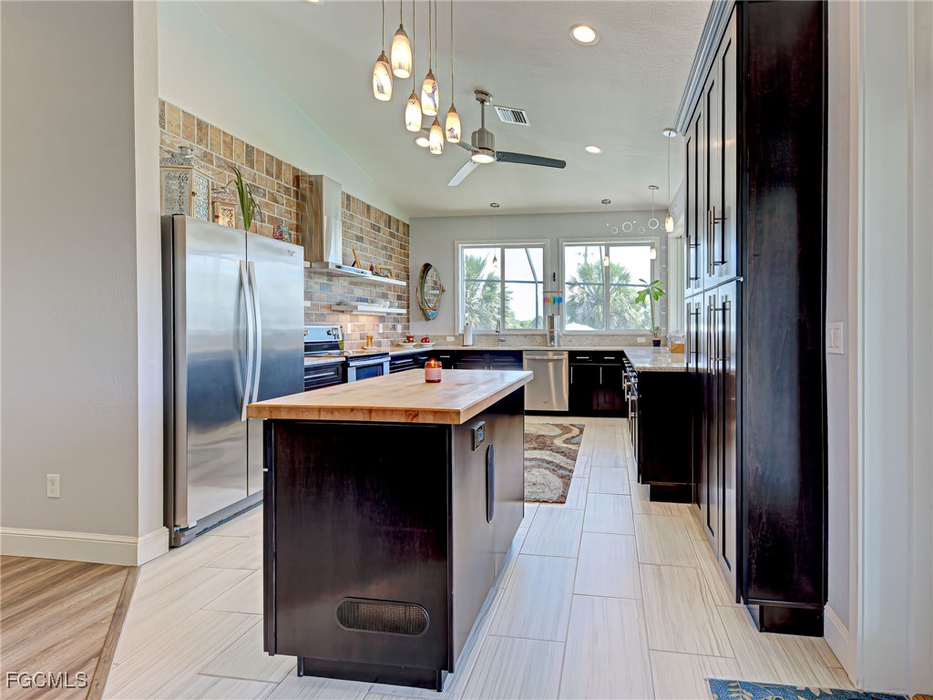 2 Bed Pool Home for Sale in Rotonda Villas, photo 14